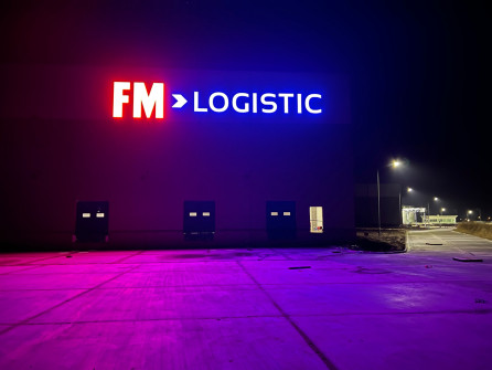 FM-Logistic-litery3d-Litery-na-hali-1